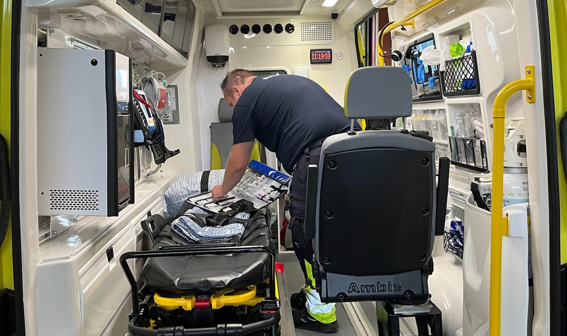 Ambulancebehandler på job
